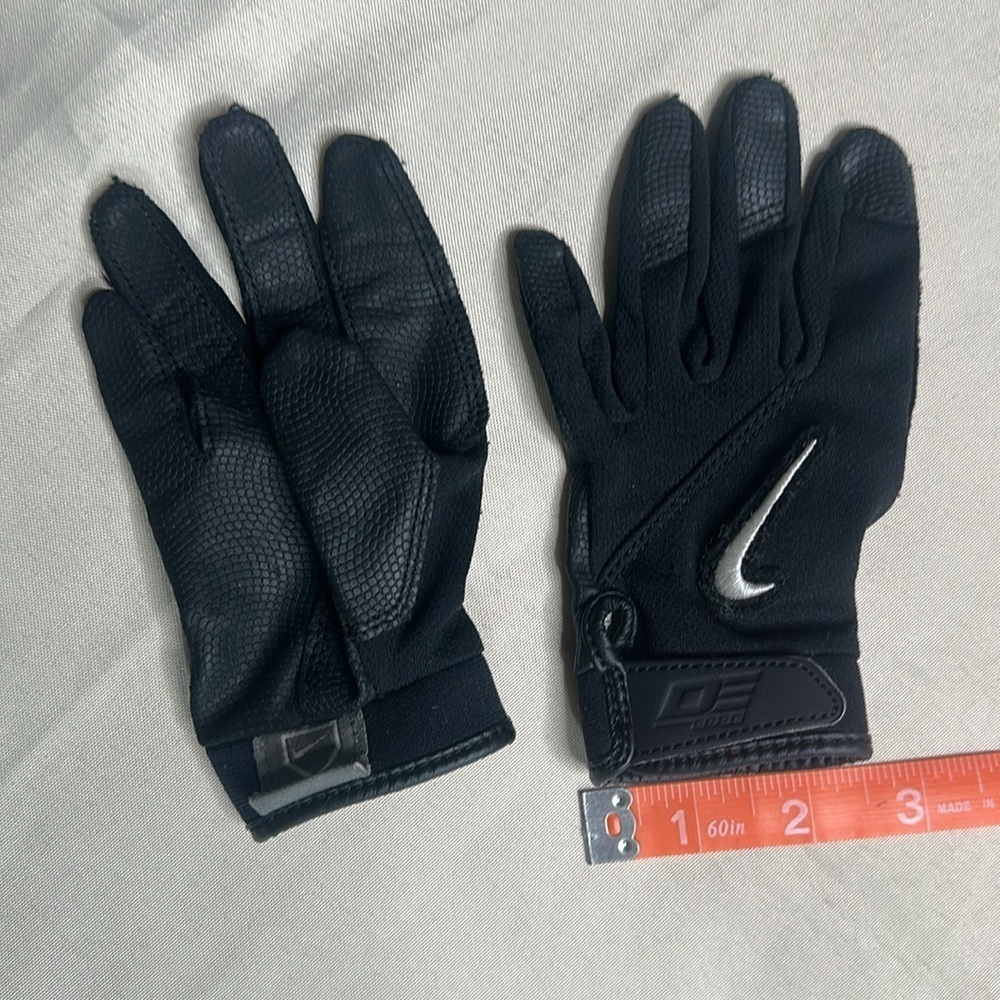 NIKE Black kids Sports Baseball Gloves - Picture 9 of 9